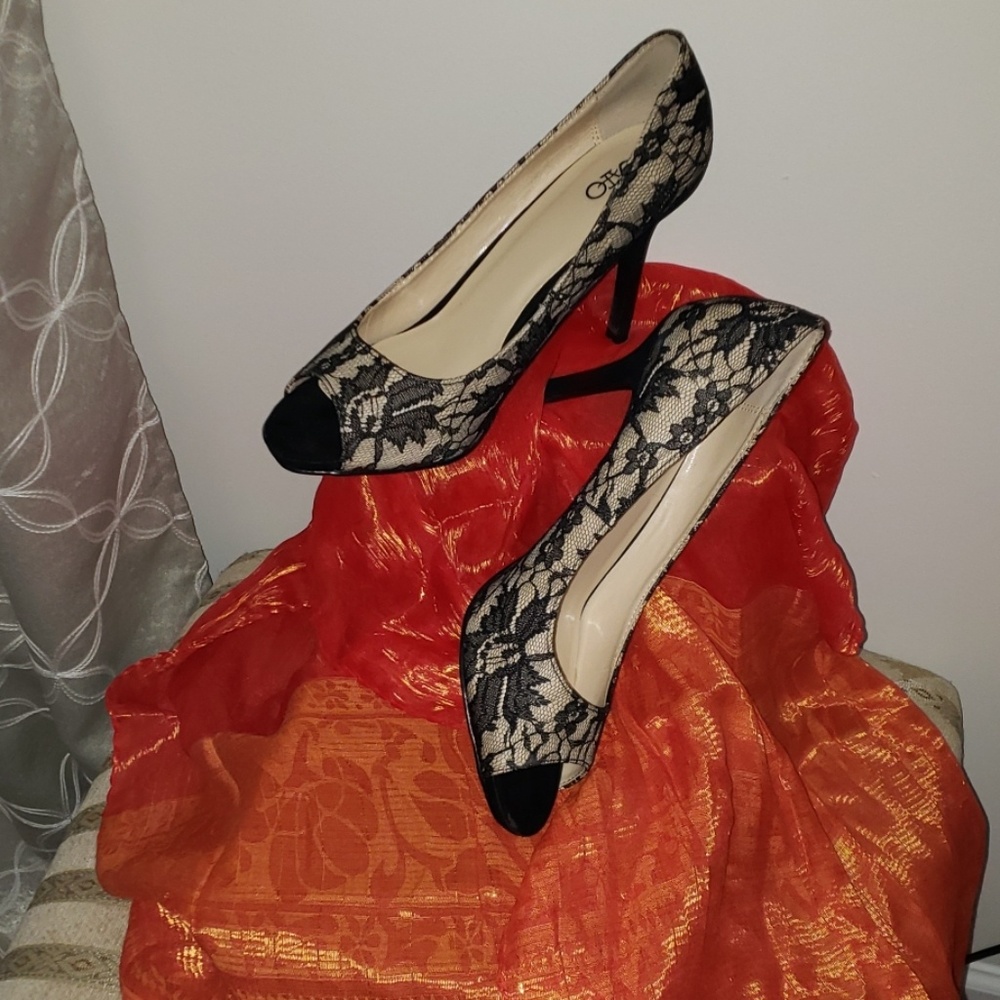Lace open toe shoes